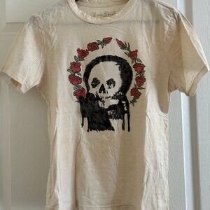 imogene + willie Cream Tee with Black Skull and Red Rose Wreath